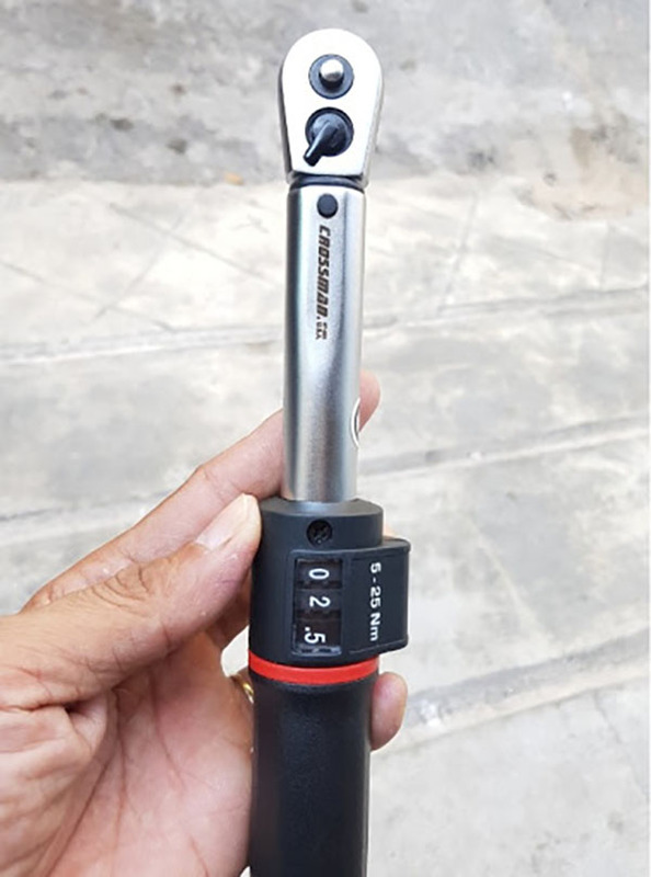 Cần xiết lực có đồng hồ