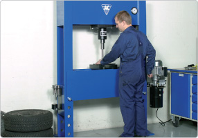 MÁY ÉP THỦY LỰC 60 TẤN P60EH1